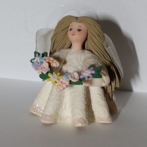 Small Kneeded Friendship Angel Figurine